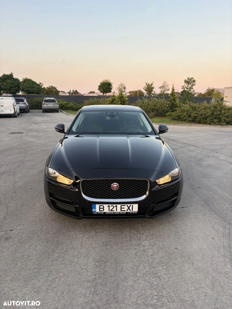 Jaguar XE 2.0 Prestige - 1