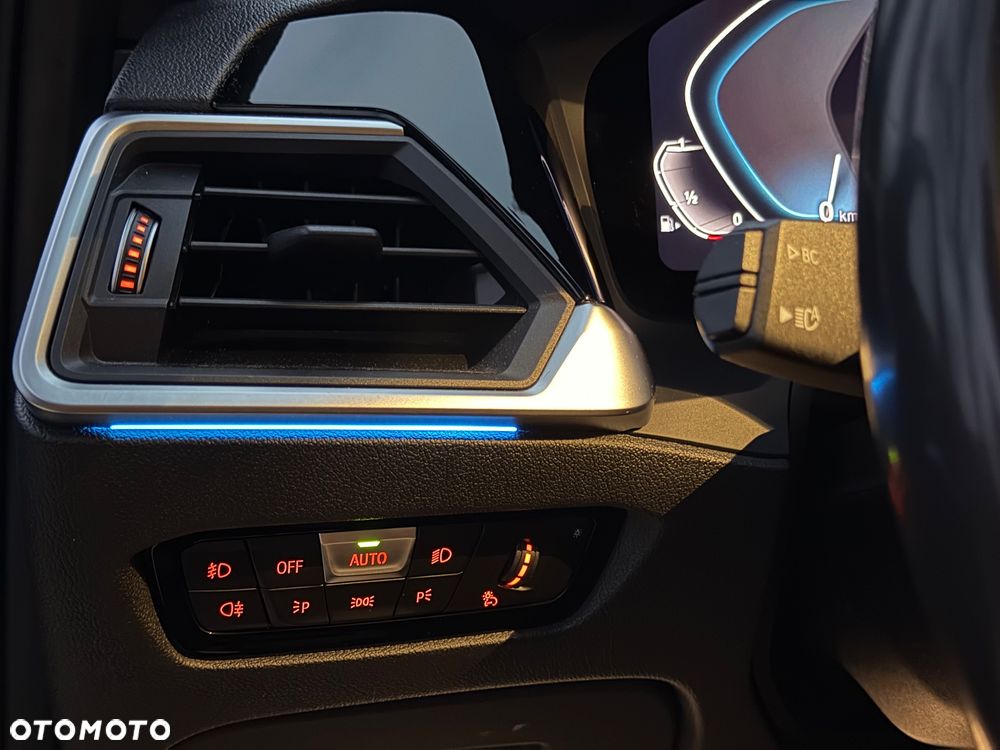 BMW Seria 3 330e Sport Line - 26