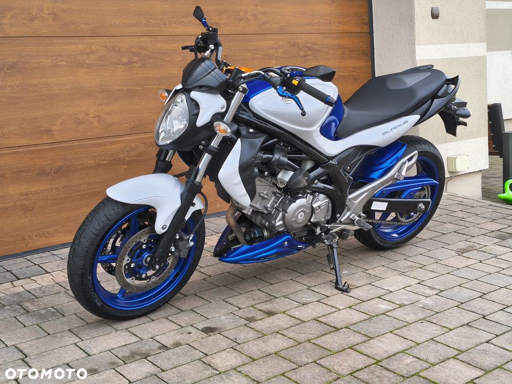 Suzuki Gladius - 4