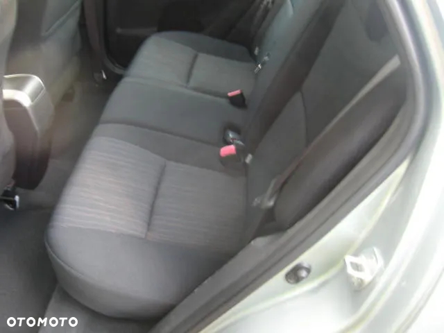 Toyota Auris 1.6 Premium - 23