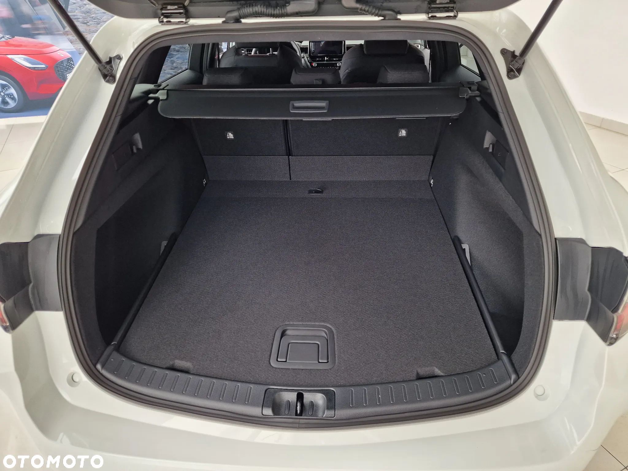 Suzuki Swace 1.8 Hybrid Premium Plus CVT - 9