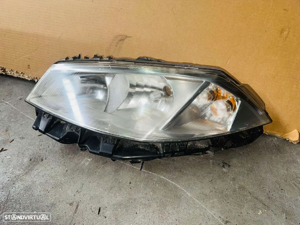 Farol Esquerdo Renault Megane II - 2002 / 2006 - 2