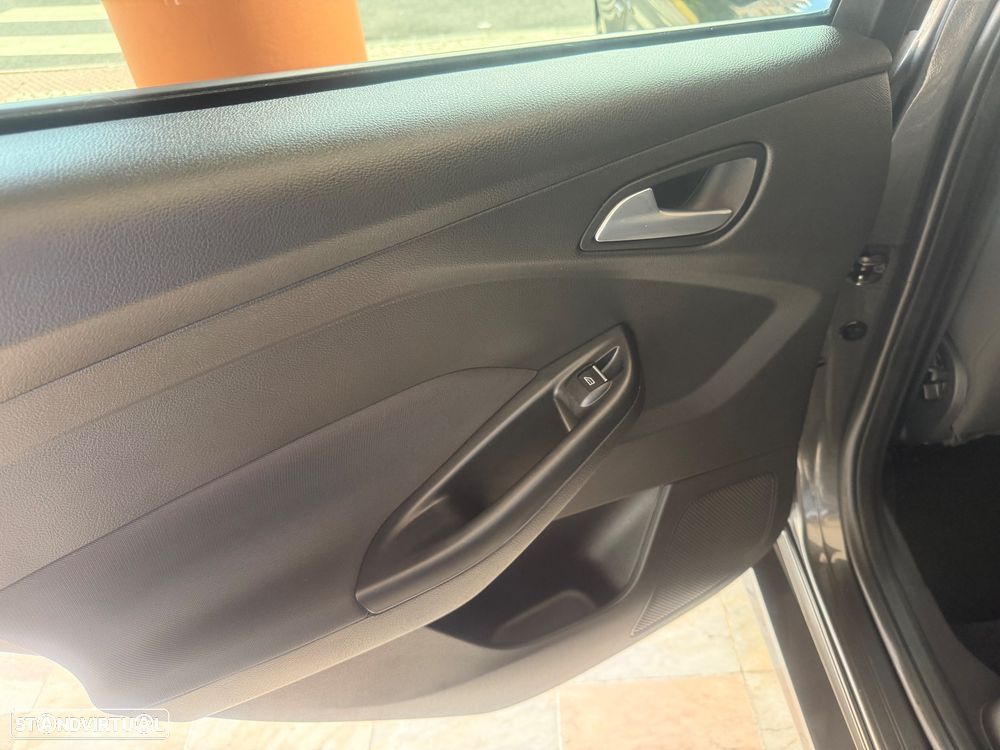 Ford Focus SW 1.5 TDCi ST-Line - 33