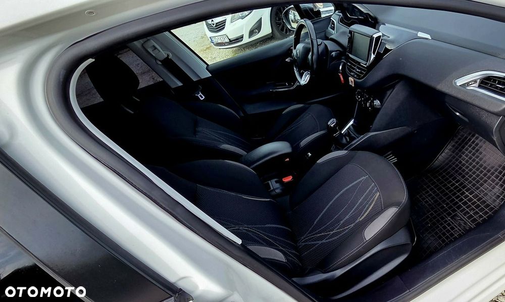Peugeot 208 1.6 BlueHDi Allure S&S - 34