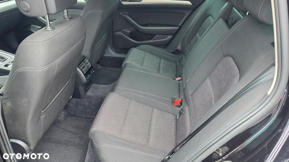 Volkswagen Passat - 14