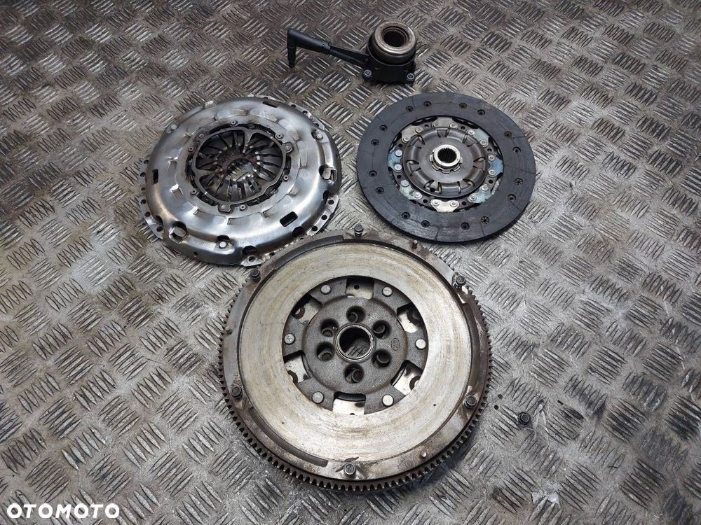 KOŁO DWUMASOWE + TARCZA + DOCISK + ŁOŻYSKO OCTAVIA II 2.0 TDI 03G105266AF - 1