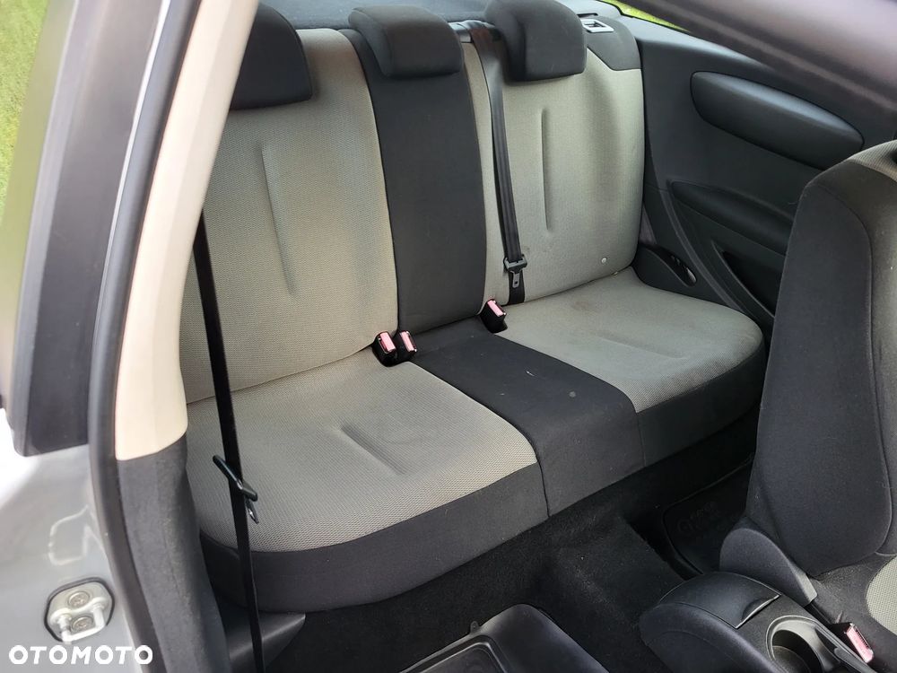 Citroën C4 1.4 16V Advance - 8