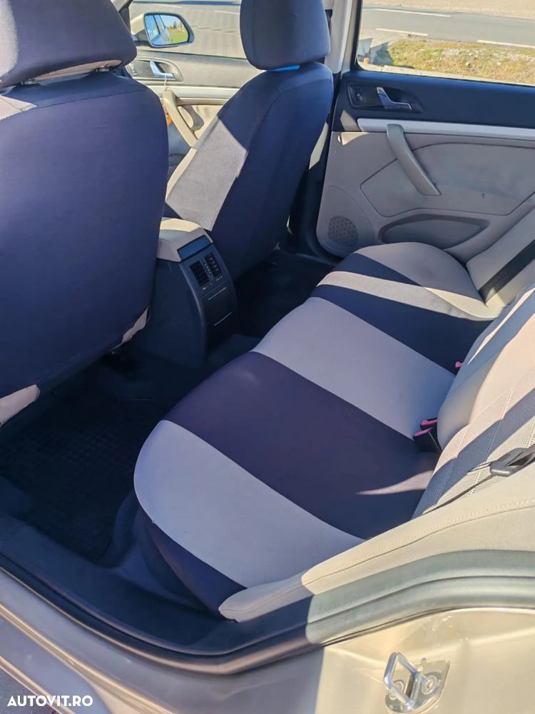 Skoda Octavia 1.6 FSI Trend - 7