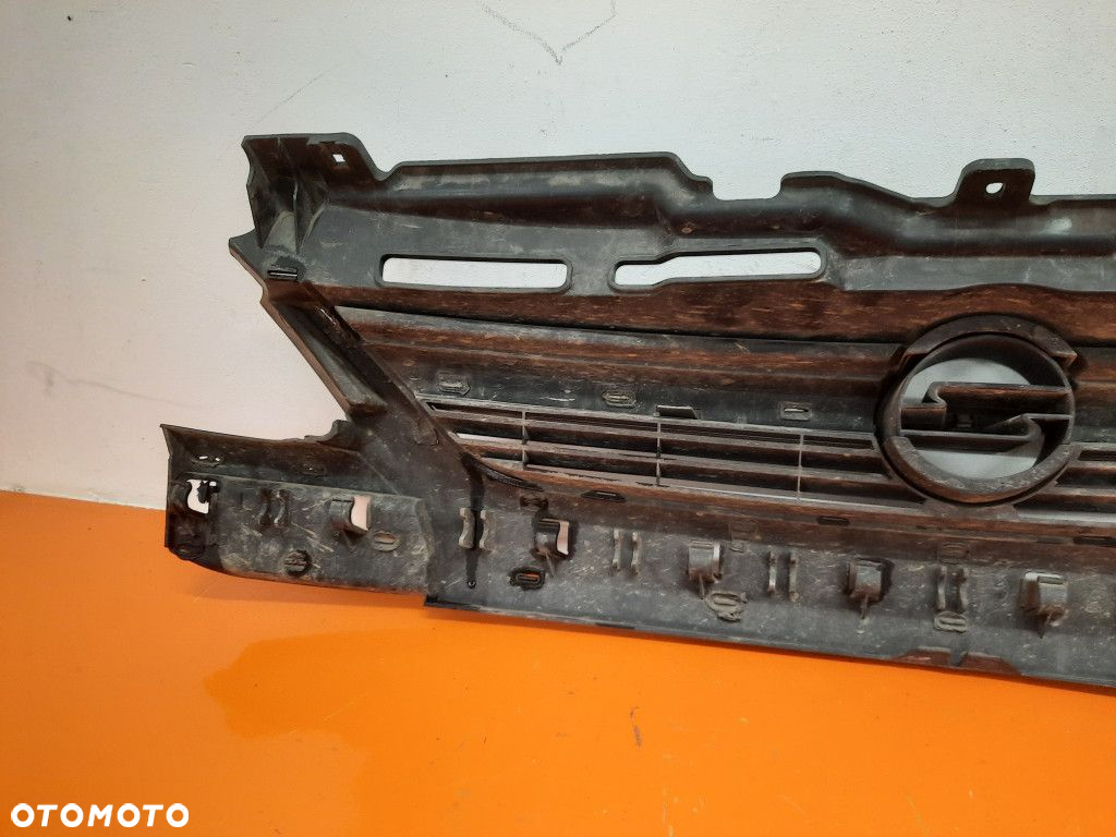 OPEL CORSA-C ATRAPA / GRILL 13120824 Z20U - 5