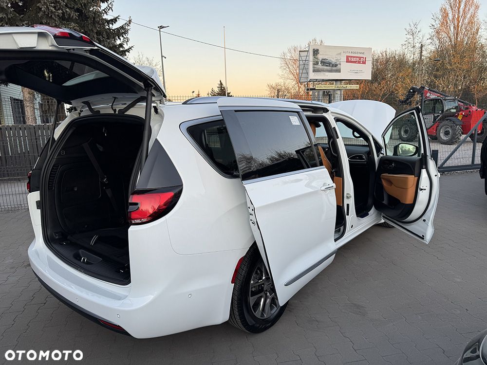 Chrysler Pacifica - 12