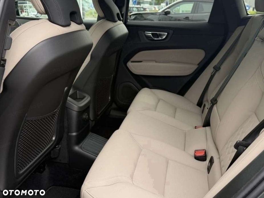 Volvo XC 60 B5 B AWD Ultra Dark - 12