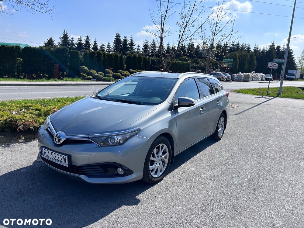 Toyota Auris 1.6 Comfort - 1