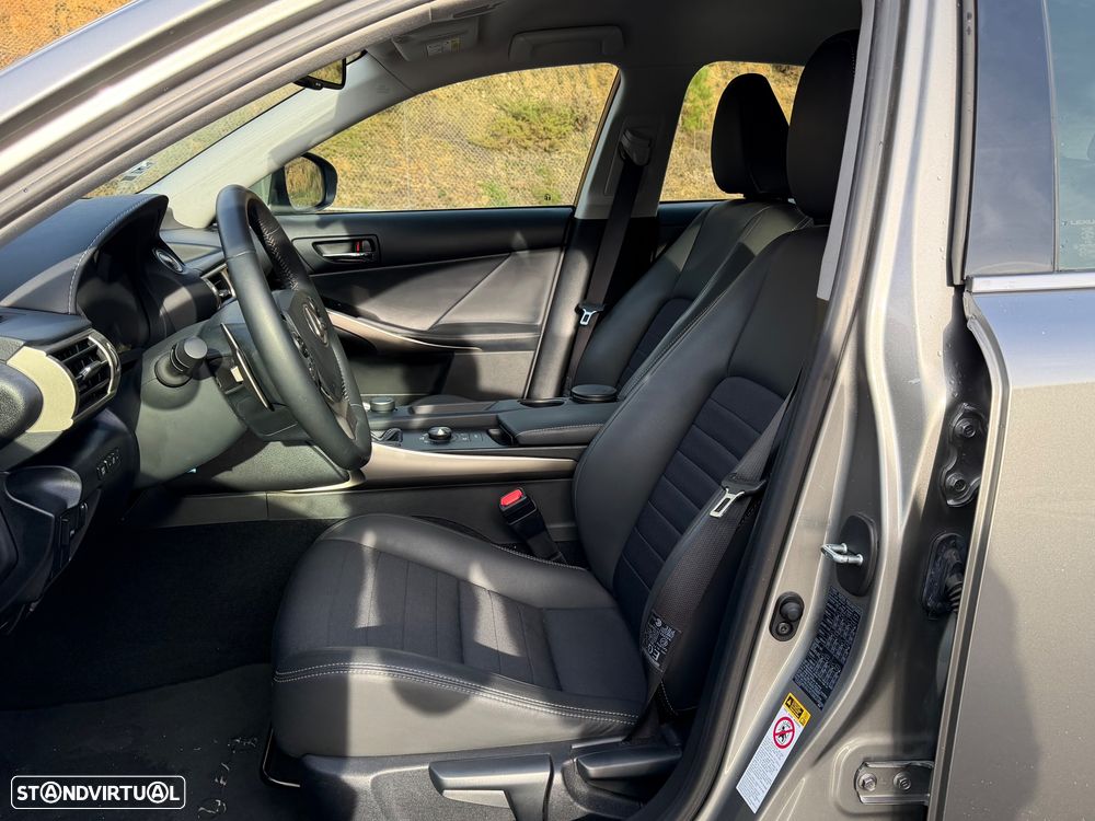 Lexus IS 300H Pack Executive+ - 45