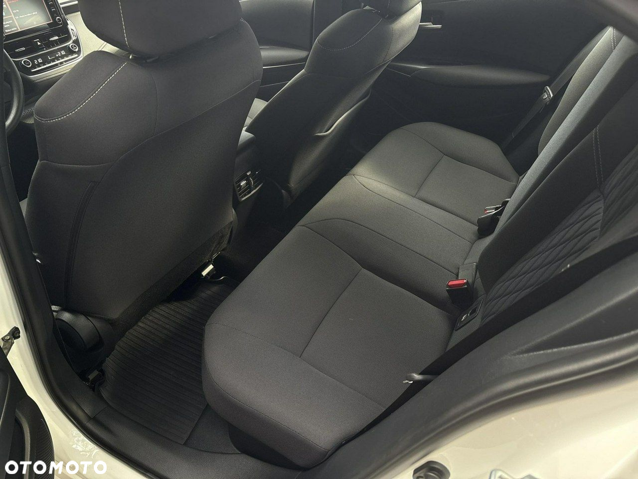 Toyota Corolla 1.8 Hybrid Active - 23
