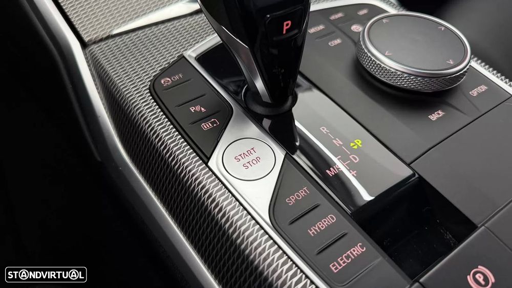 BMW 330 e Edição Desportiva M Auto - 24