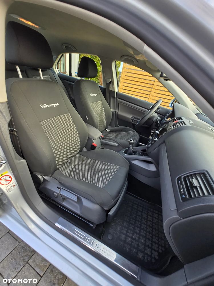 Volkswagen Jetta 2.0 TDI Sportline - 36