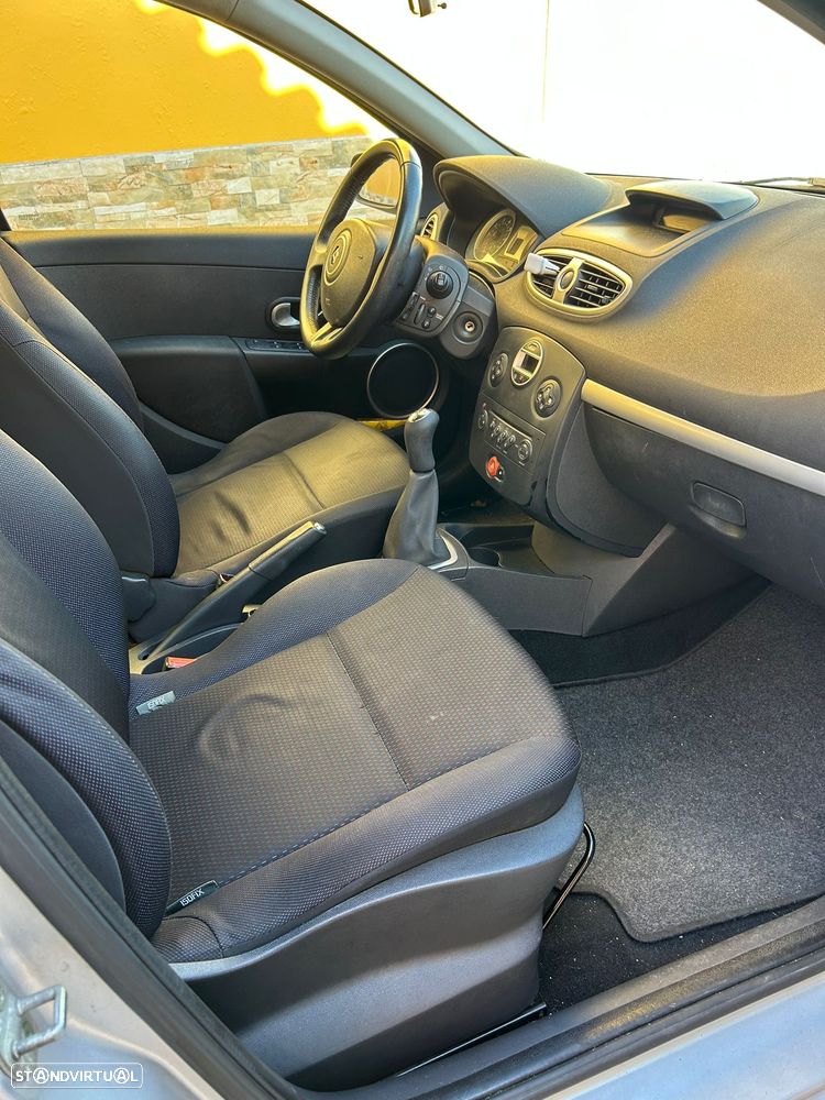 Renault Clio 1.2 16V Confort - 8