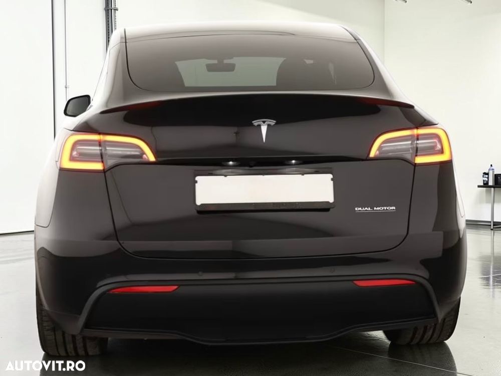 Tesla Model Y Performance Dual Motor AWD - 3