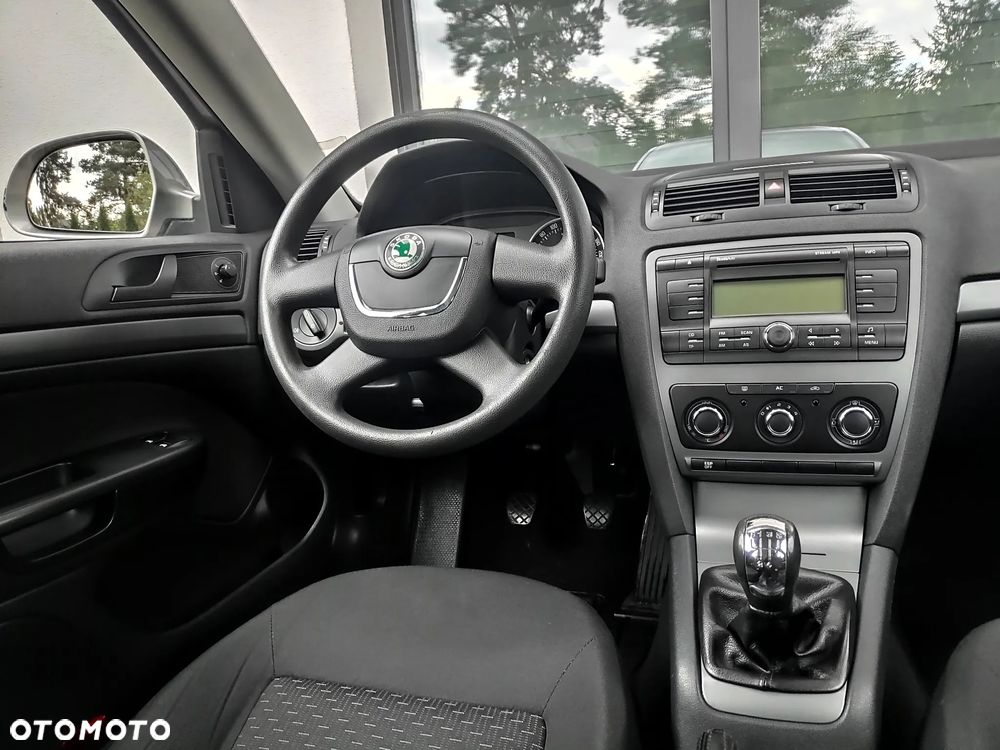 Skoda Octavia 1.6 Ambiente - 12