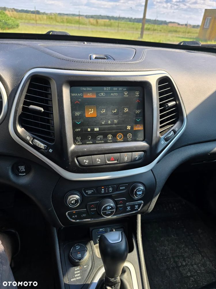 Jeep Cherokee - 19