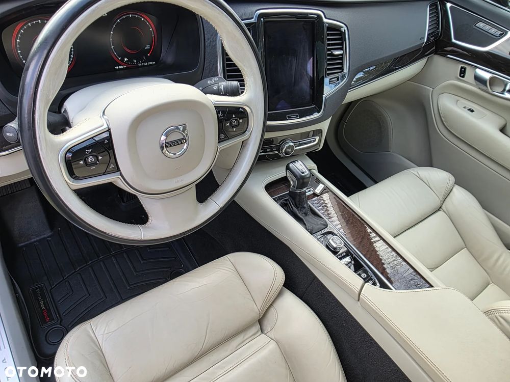 Volvo XC 90 T6 AWD Geartronic Momentum - 25
