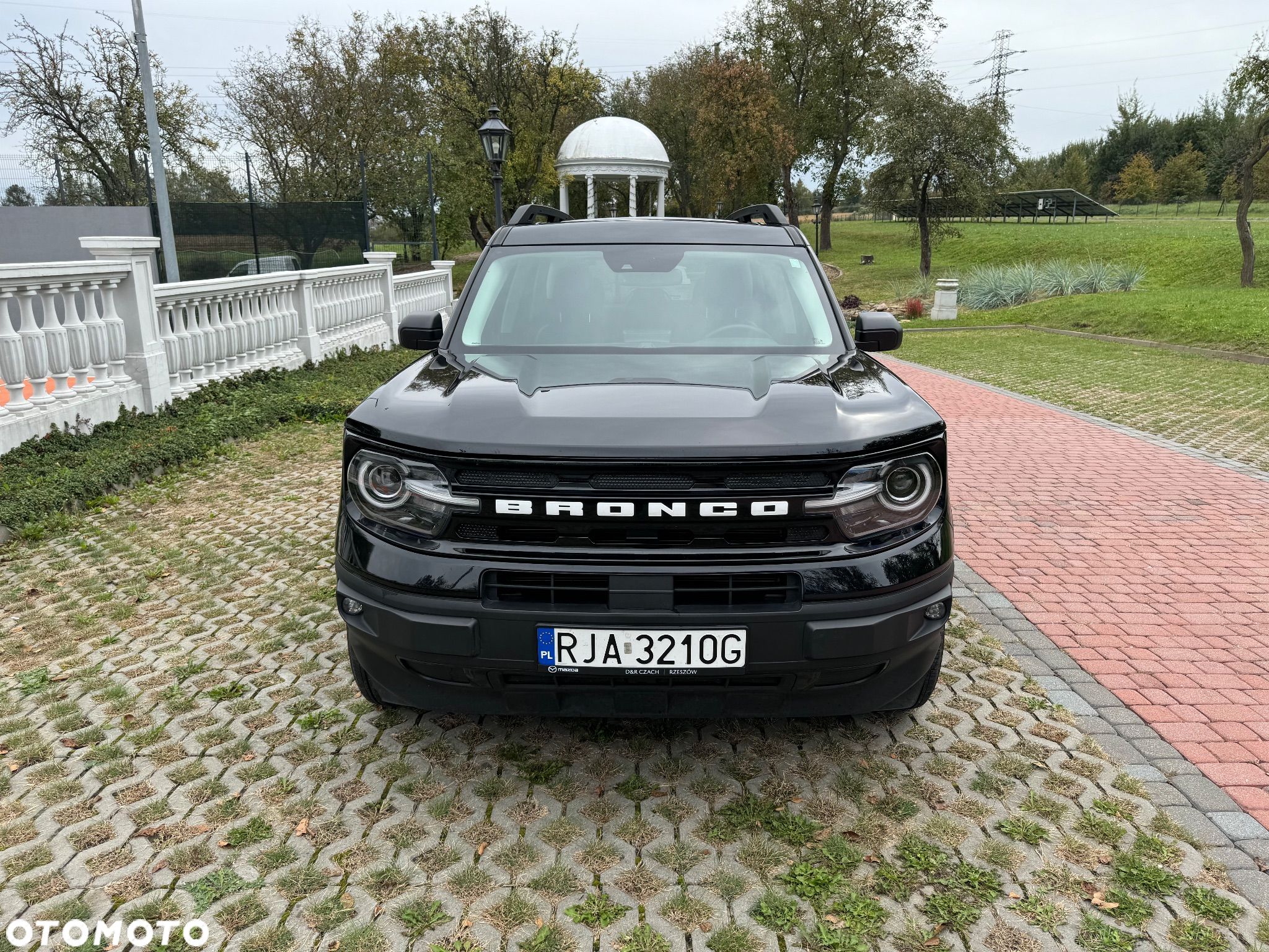 Ford Bronco - 1