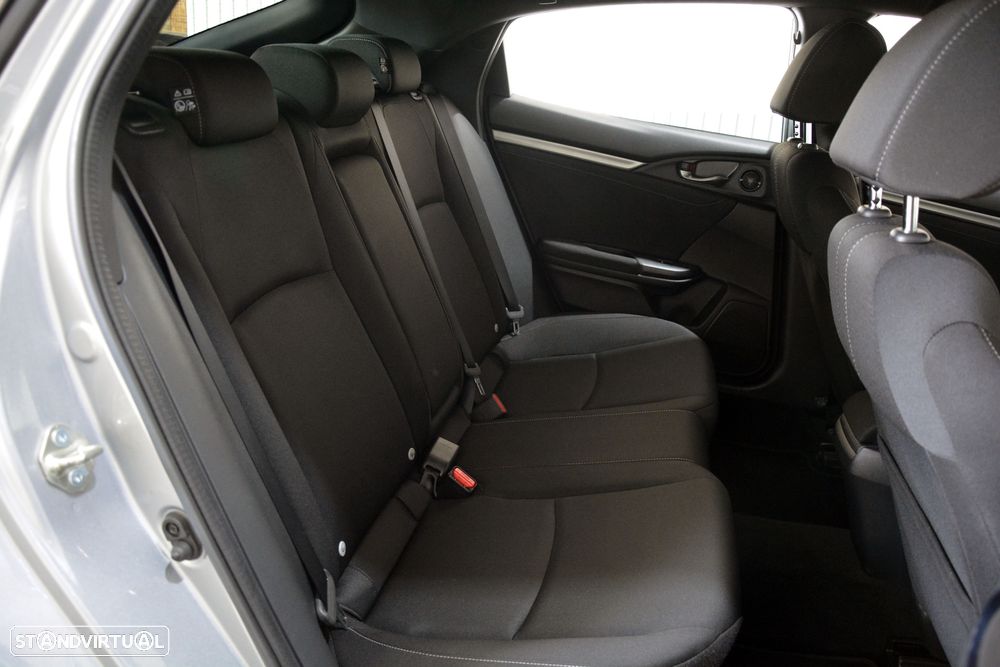 Honda Civic 1.0 i-VTEC Executive Premium CVT - 9