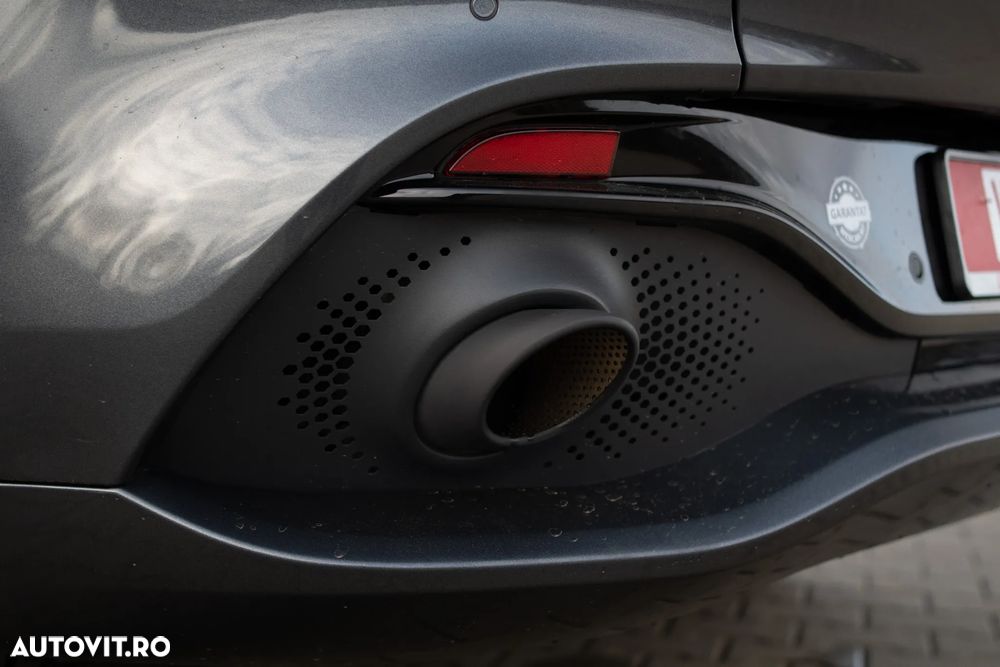 Aston Martin DBX - 13