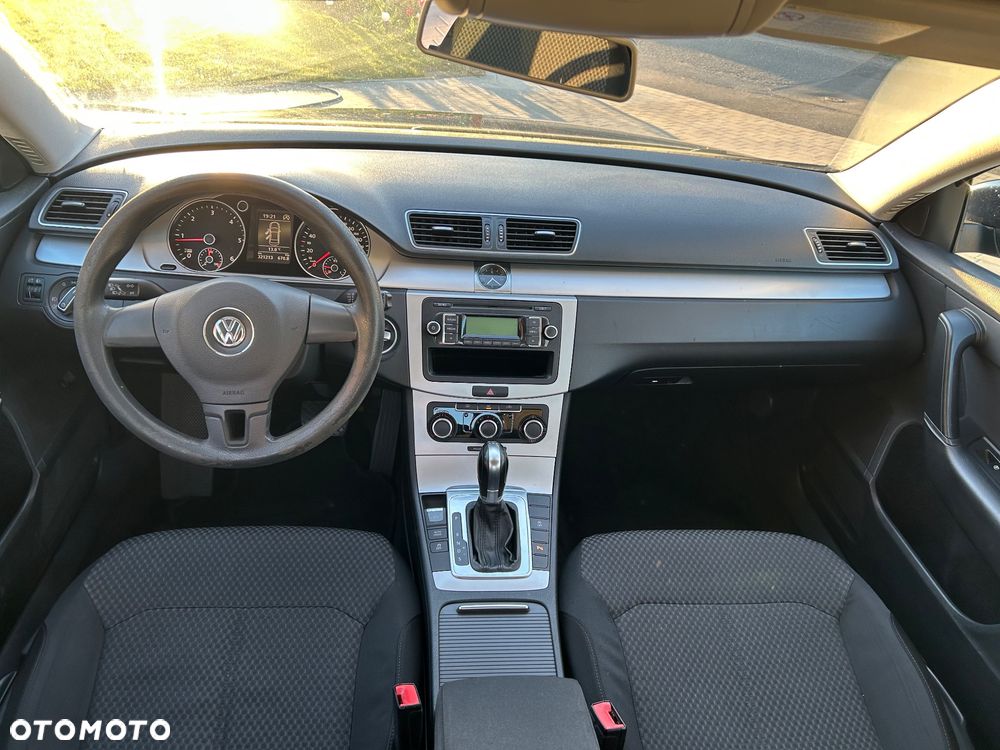 Volkswagen Passat 2.0 TDI DSG BlueMotion Technology Comfortline - 9