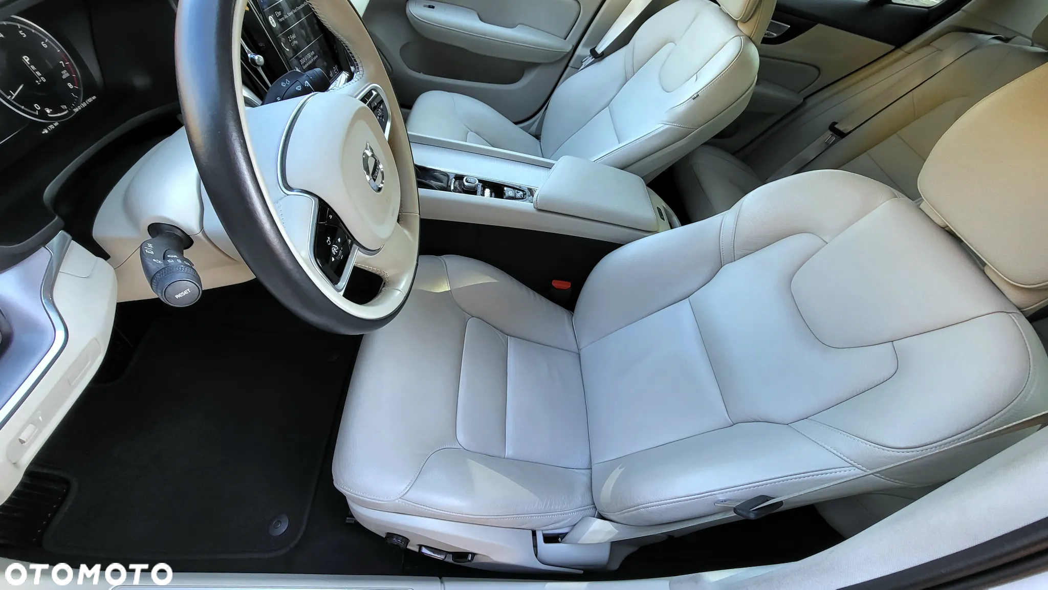 Volvo S60 T6 AWD Momentum Pro - 13