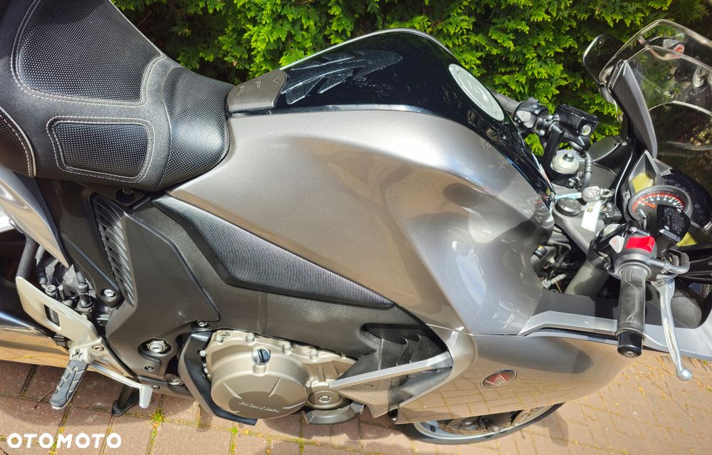 Honda VFR - 4