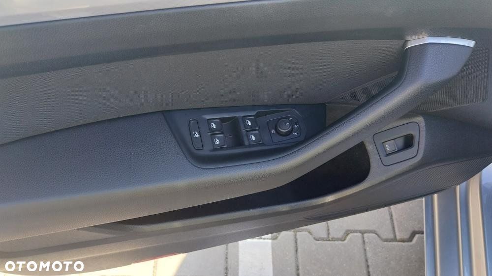 Volkswagen Passat - 15