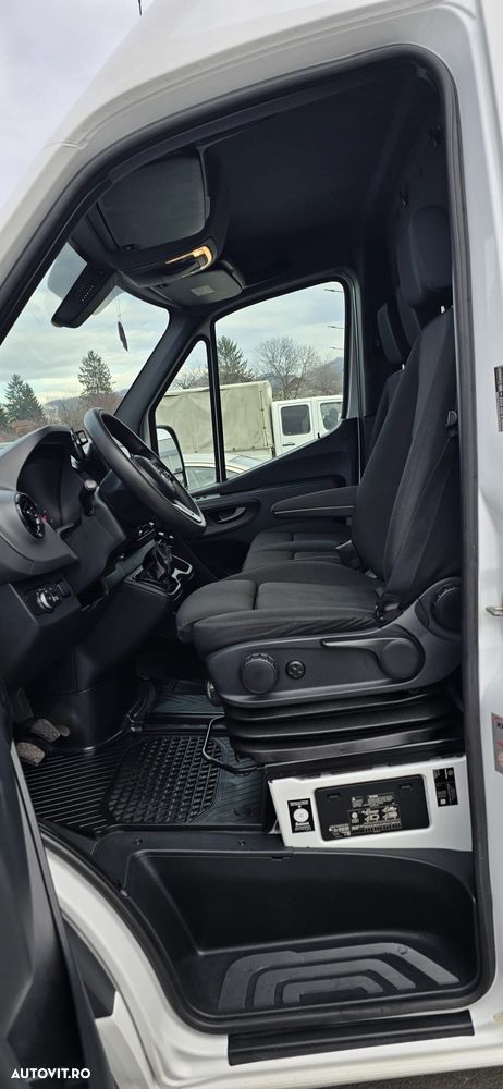 Mercedes-Benz Sprinter - 23