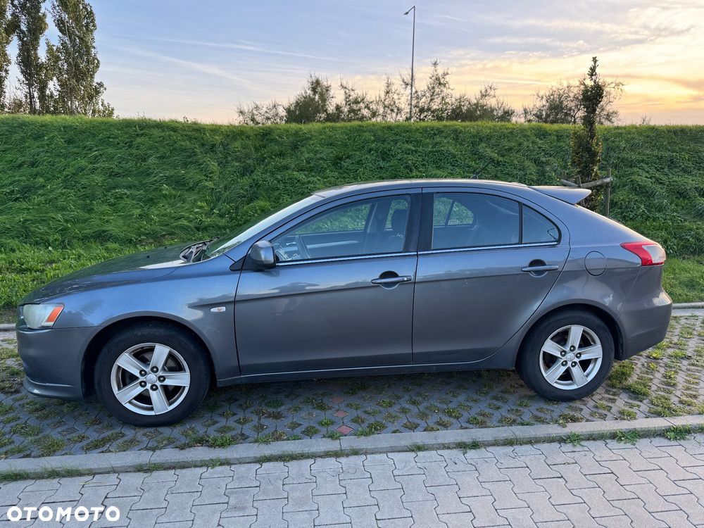 Mitsubishi Lancer 1.8 Invite - 4