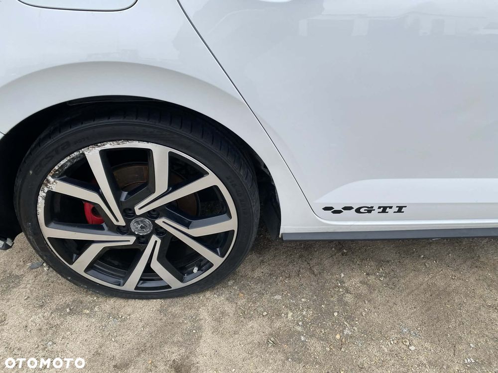 Volkswagen Polo 2.0 TSI DSG GTI - 28