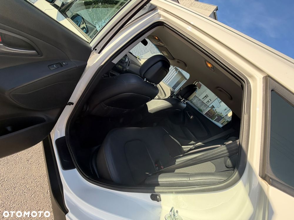 Hyundai ix35 1.6 2WD Fifa World Cup Edition - 17