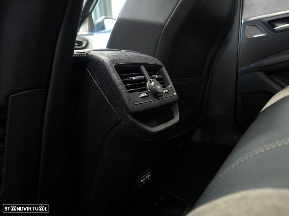 Peugeot 3008 1.6 Hybrid GT Pack e-EAT8 - 29