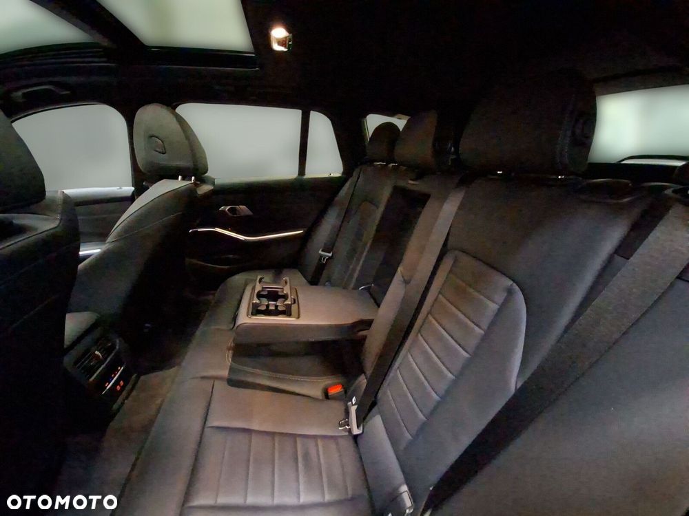 BMW Seria 3 - 18