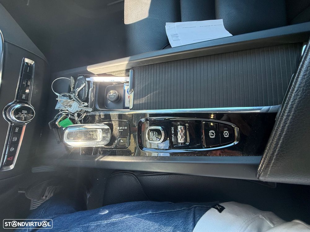 Volvo XC 60 2.0 T8 PHEV R-Design AWD - 9