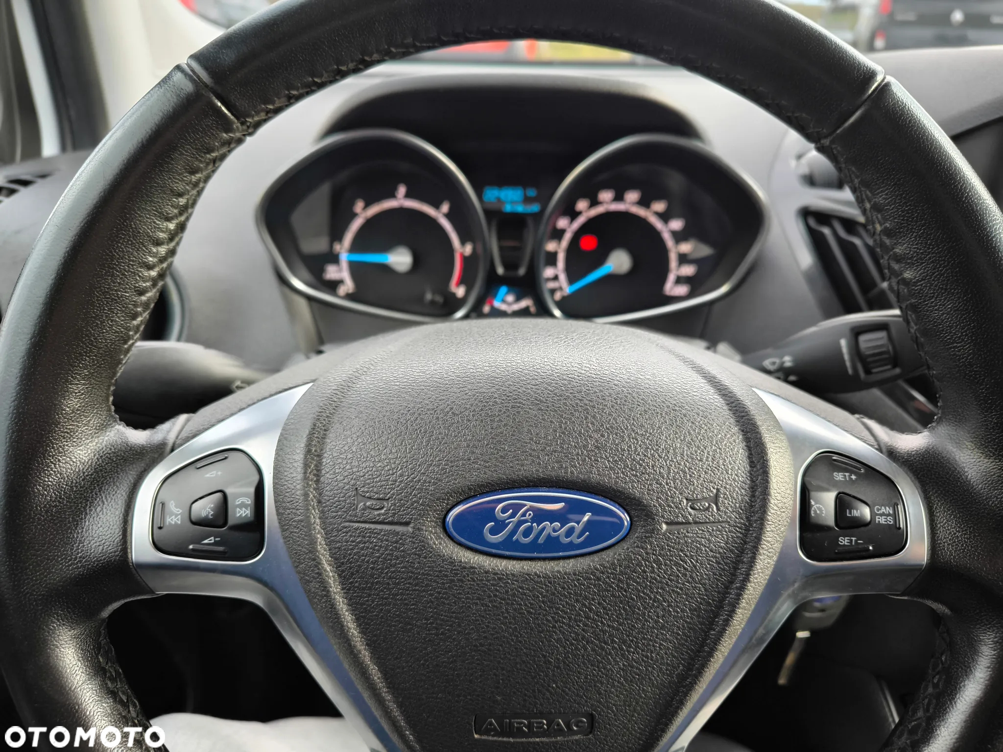 Ford Tourneo Courier 1.5 TDCi Titanium - 17