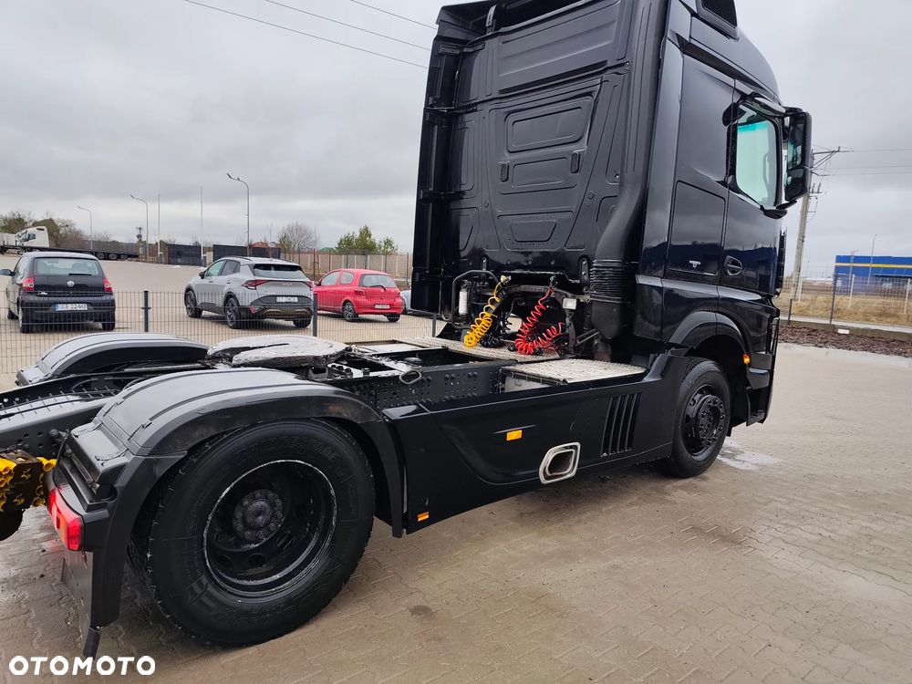 Mercedes-Benz Actros MP4 - 3