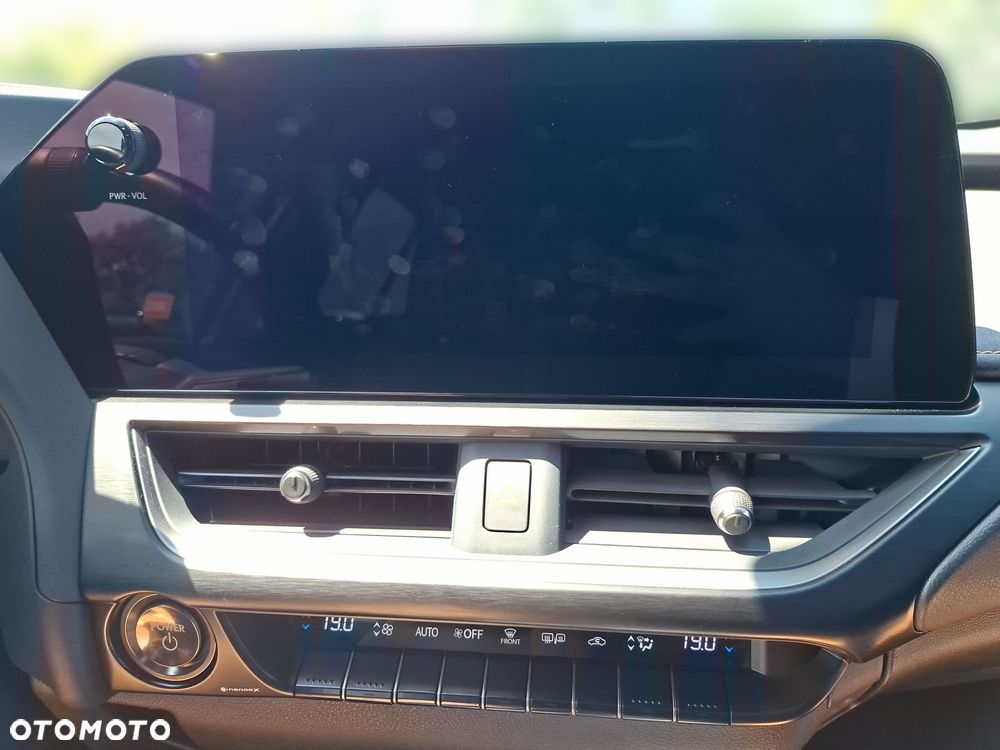 Lexus UX - 28