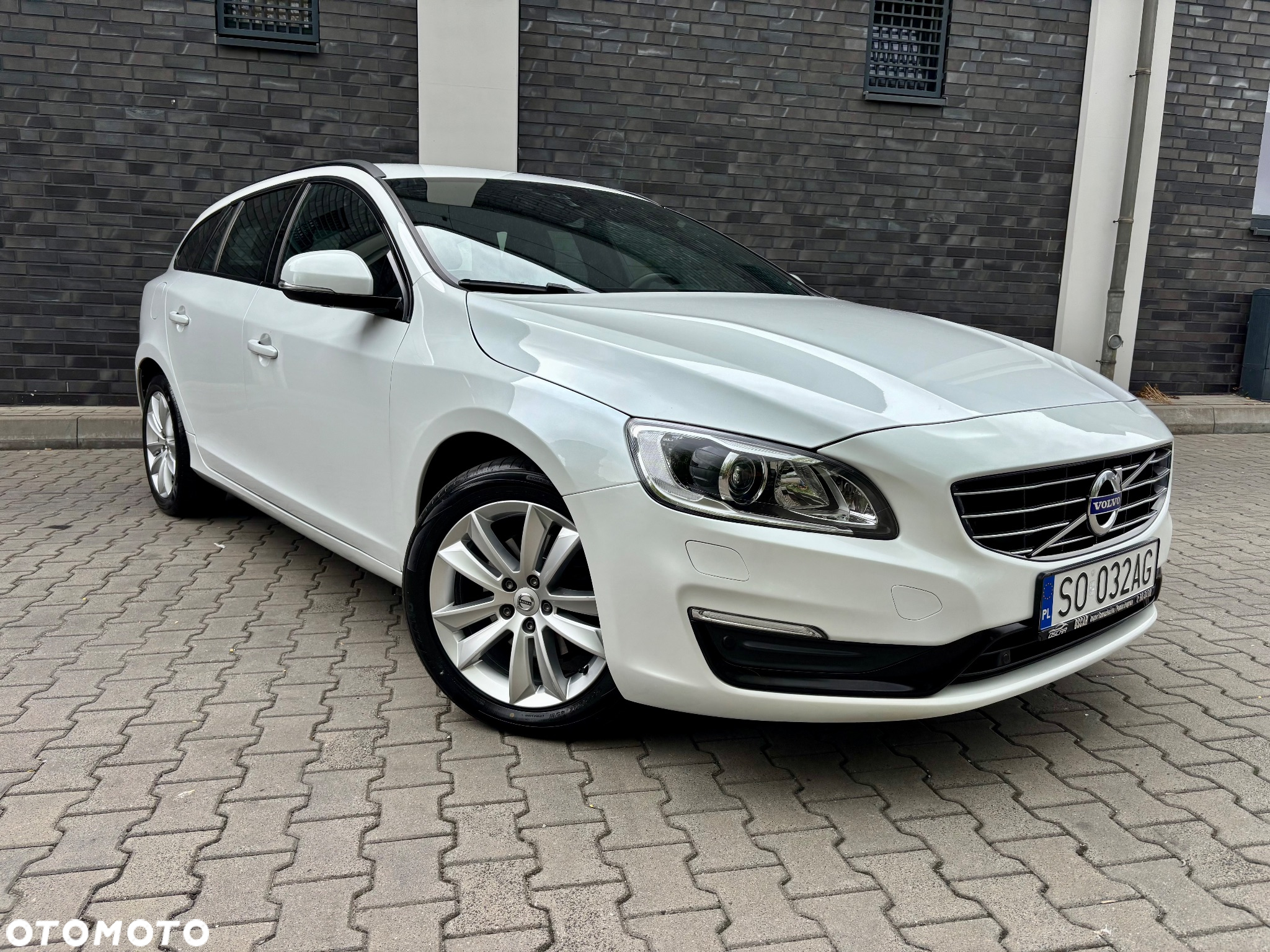 Volvo V60 D4 Drive-E R-Design Kinetic - 34