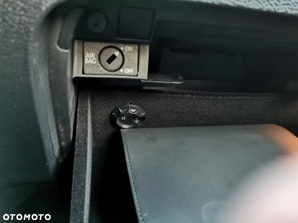 Volkswagen Golf 1.6 Trendline DSG - 31