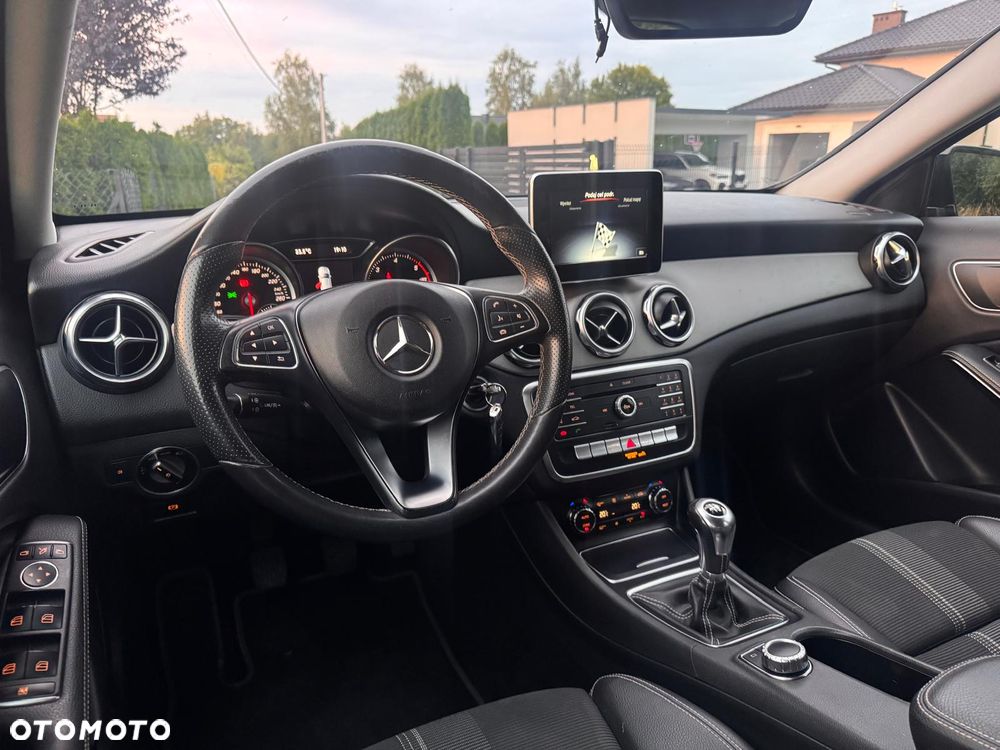 Mercedes-Benz GLA 180 d - 14