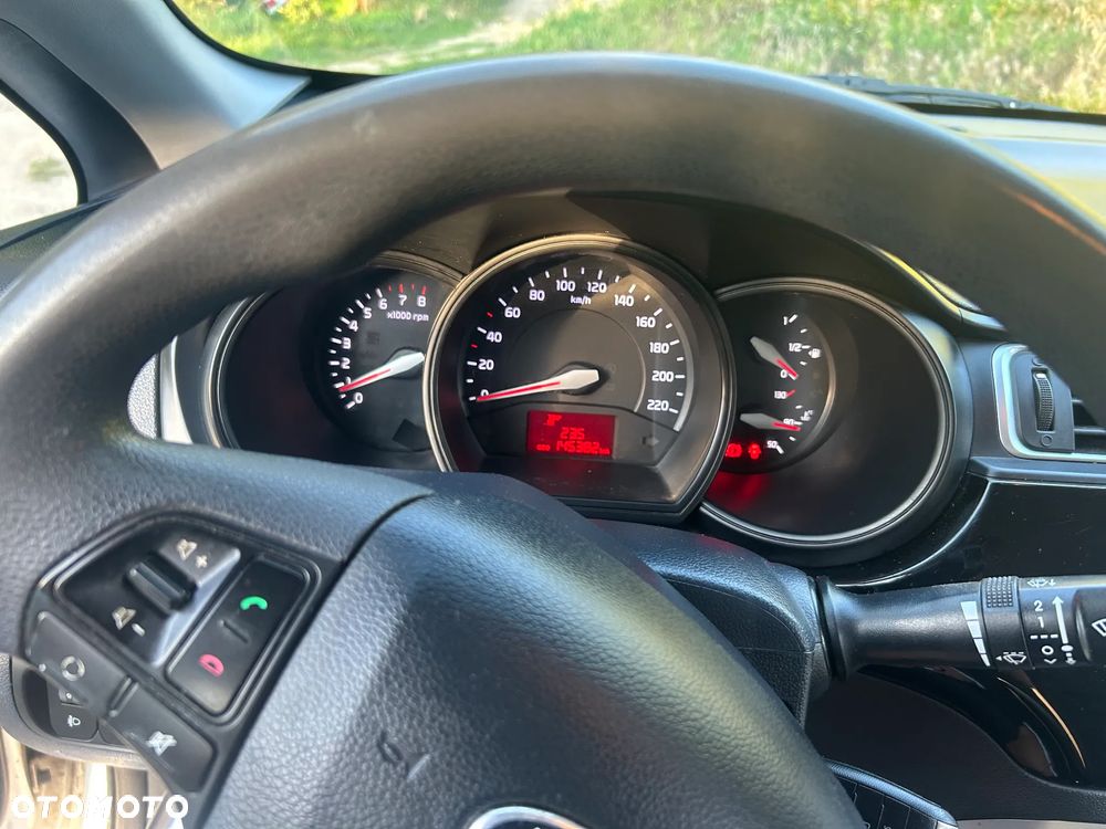 Kia Rio 1.2 M - 10