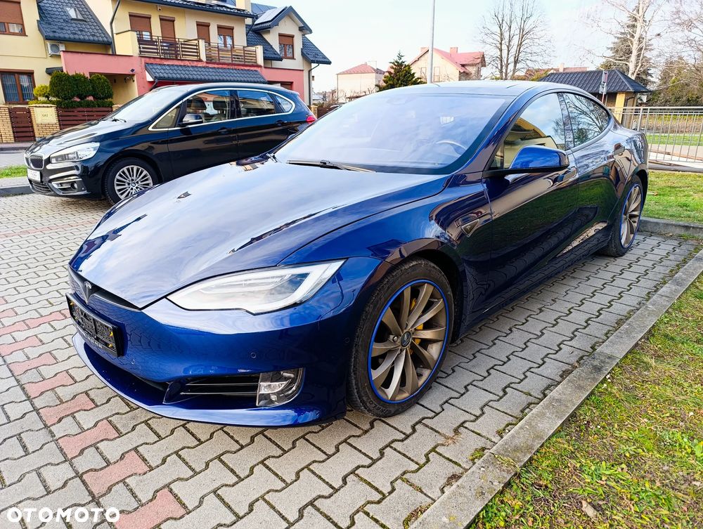 Tesla Model S - 10