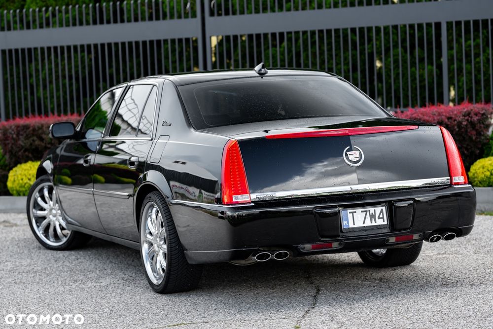 Cadillac DTS - 9