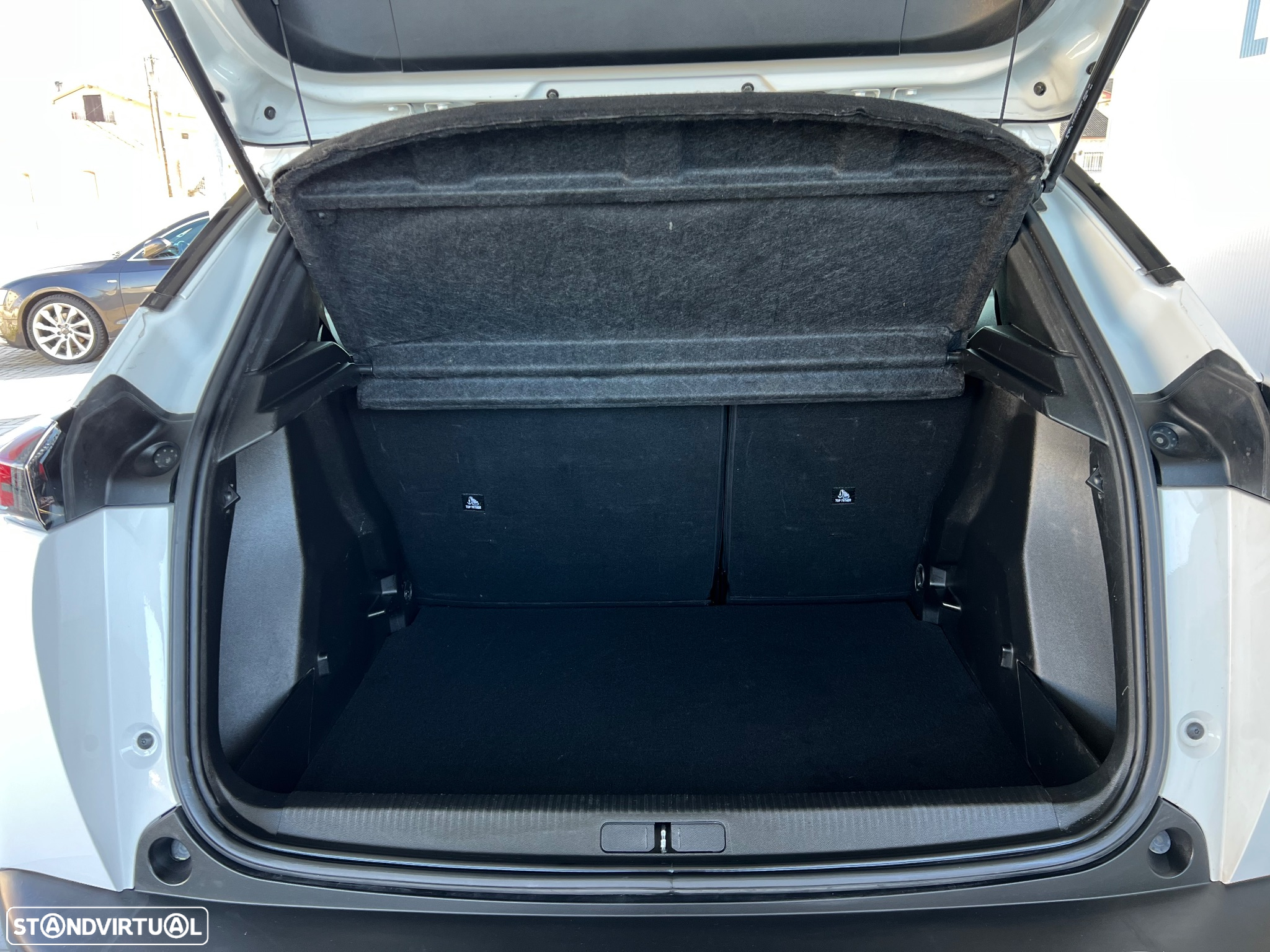 Peugeot 2008 1.5 BlueHDi Allure Pack - 30