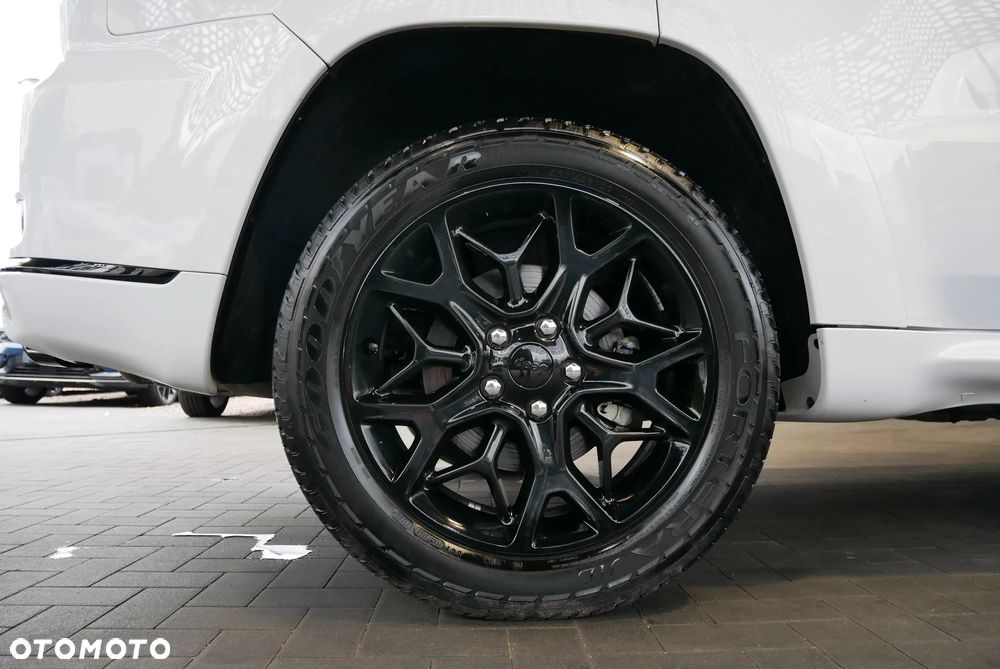 Jeep Grand Cherokee - 36